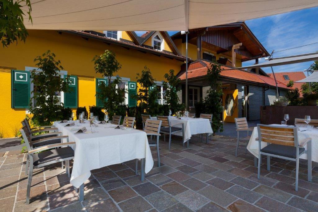 Weingut Essgut Schlafgut Sabathihof-Dillinger Hotel Glanz an der Weinstrasse Exterior photo