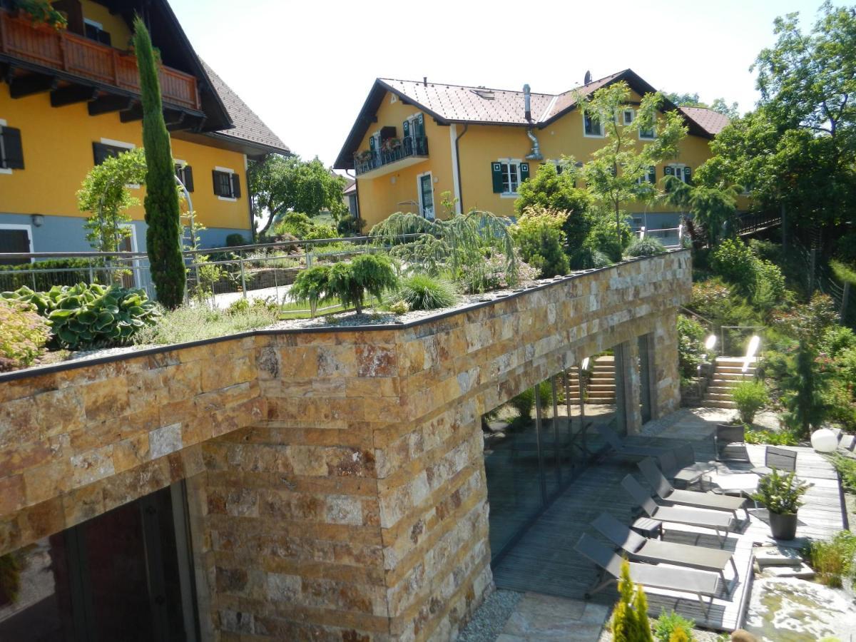 Weingut Essgut Schlafgut Sabathihof-Dillinger Hotel Glanz an der Weinstrasse Exterior photo