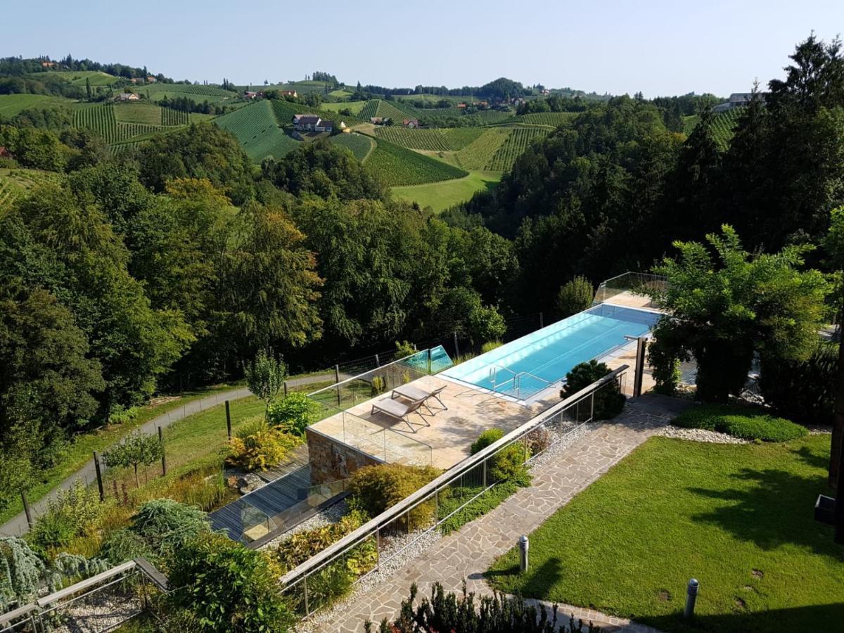 Weingut Essgut Schlafgut Sabathihof-Dillinger Hotel Glanz an der Weinstrasse Exterior photo